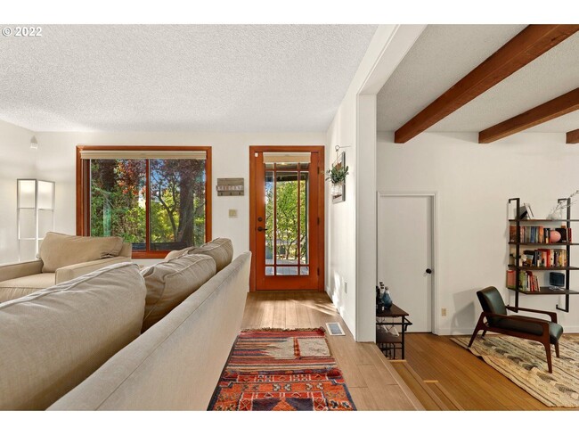 Building Photo - CHARMING HOME NEAR MULTNOMAH VILLAGE IN SW PORTLAND