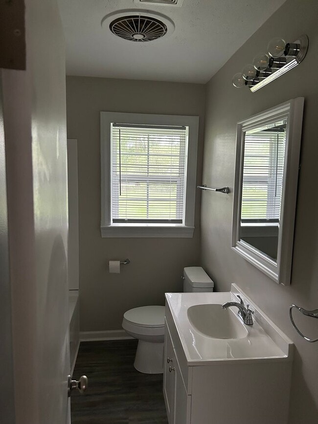 Building Photo - 3 bedroom, two bath home for rent