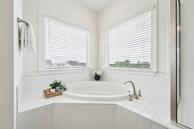 Building Photo - 200 Cloud Berry Ln