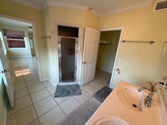 Building Photo - Pensacola Beach - 3 bedroom, 4 bathroom - 2nd and 3rd floor balconies with water view