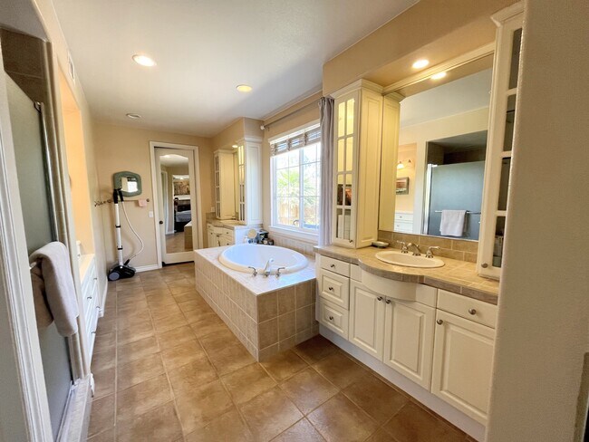 Building Photo - 12470 Sundance Ave