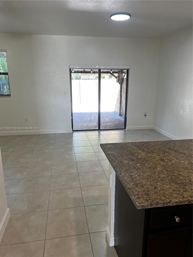 Building Photo - 152 SE 37th Ter