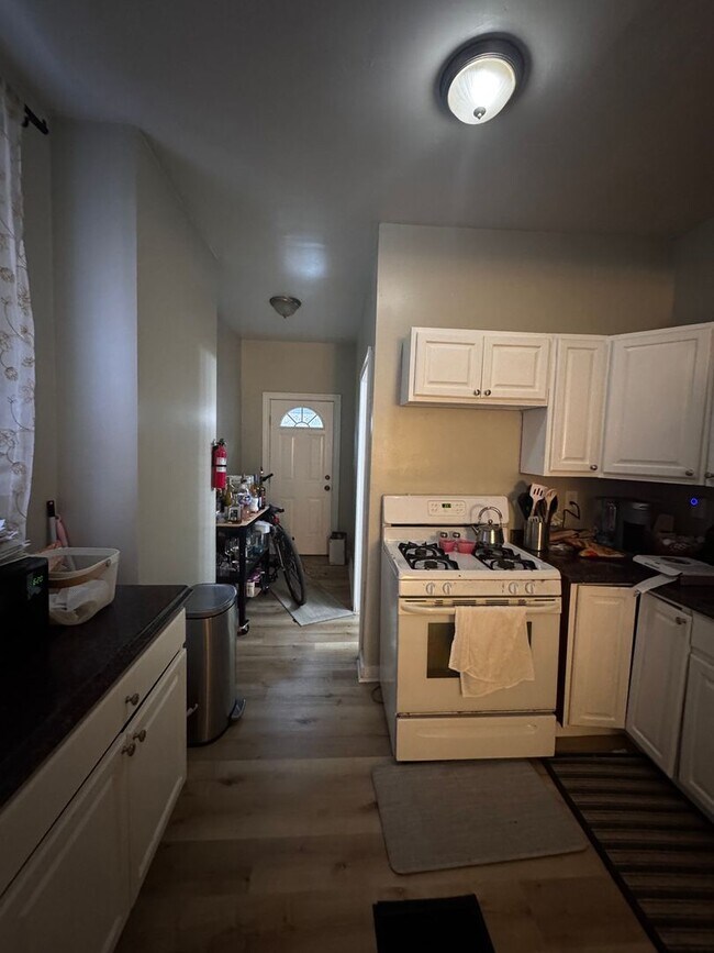 Primary Photo - 4 Bed, 2 Bath in Oakland- Available Aug 1- Pitt Off Campus Housing