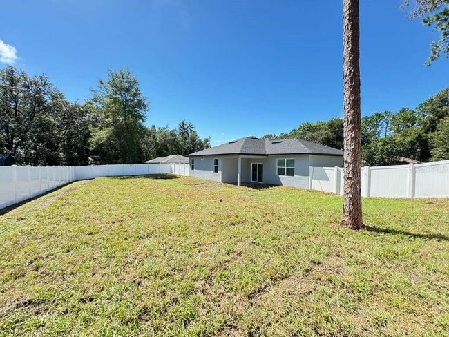 Building Photo - 8419 N Saxon Way