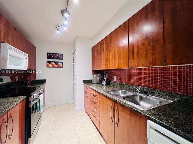 Building Photo - 1200 Brickell Bay Dr