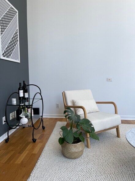 Building Photo - 469 Clementina St