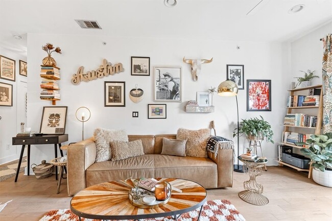 Building Photo - 908 Nueces St