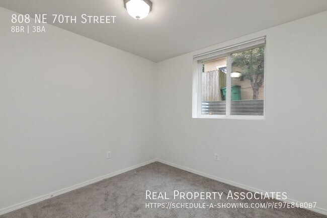 Building Photo - 808 NE 70th St