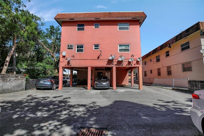 Building Photo - 458 SW 9th St