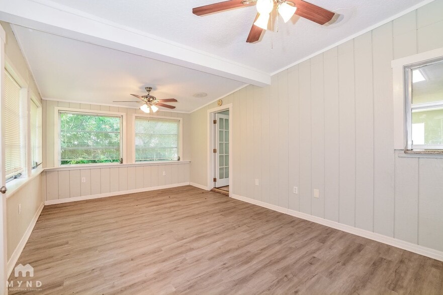 Building Photo - 1915 Carrigan Ave