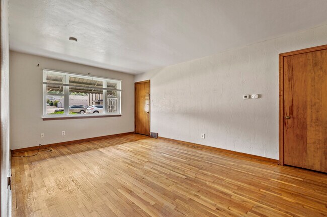 Building Photo - 1441 Lincoln Way