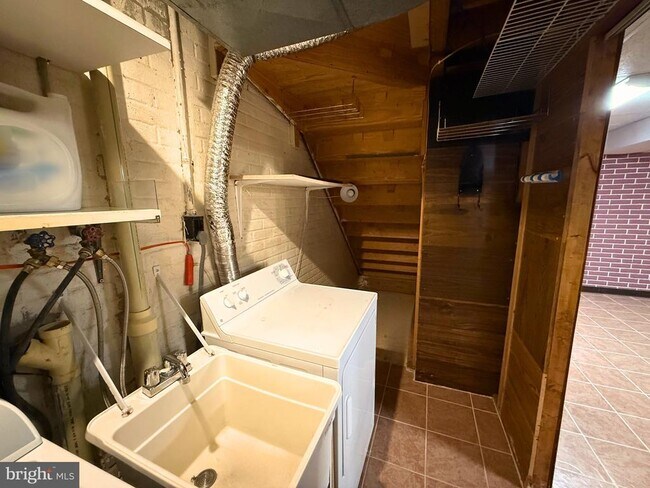 Building Photo - 5 Coliston Rd