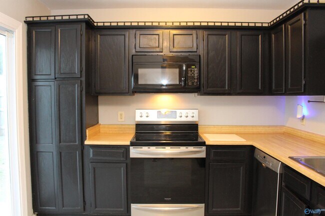 Building Photo - 364 Oakland Rd