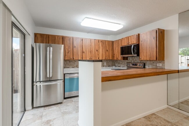 Building Photo - 1607 16th Ln