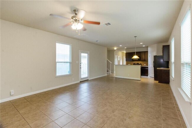 Building Photo - 929 Alamo Plaza Dr