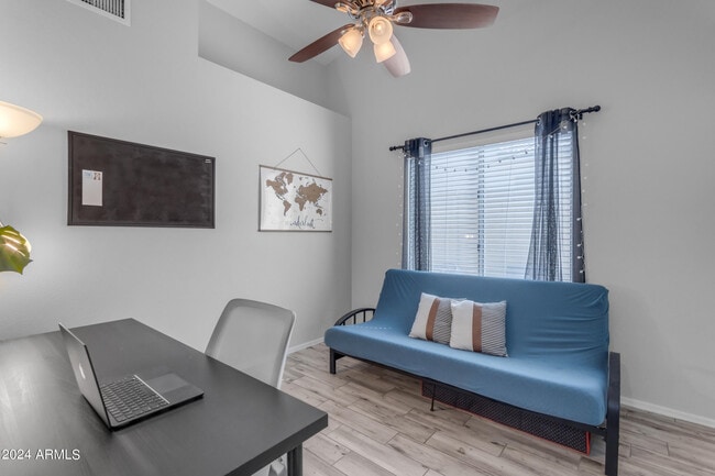 Building Photo - 1114 E Artesian Way