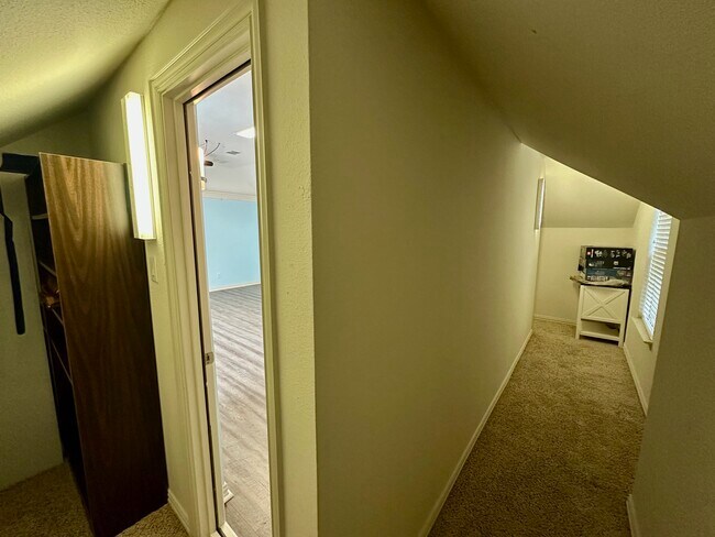 Building Photo - 928 Falcon Dr