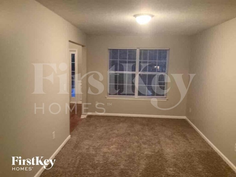 Building Photo - 226 Bonnes Dr SW