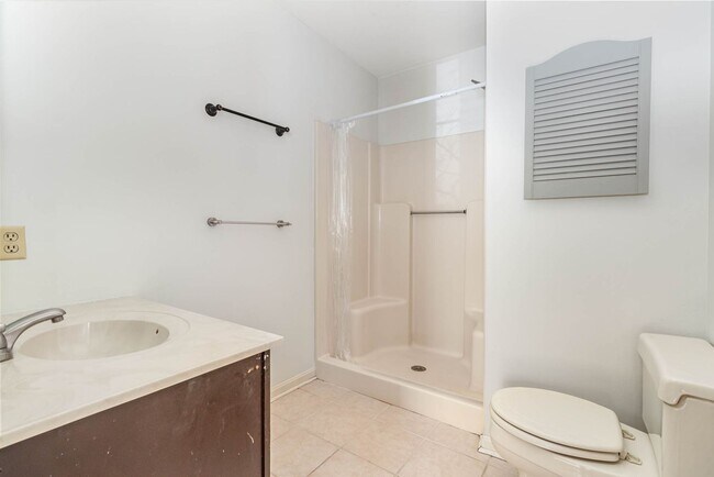 Building Photo - 2039F Raleigh Rd