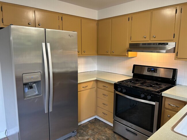 Building Photo - 100 Brittany Dr