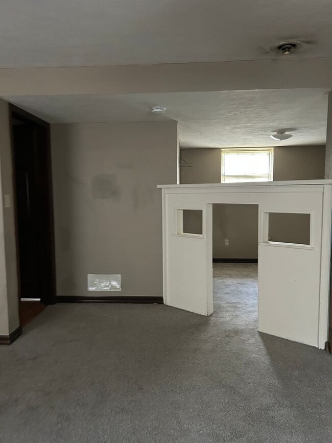 Building Photo - 10 Tanbark Dr