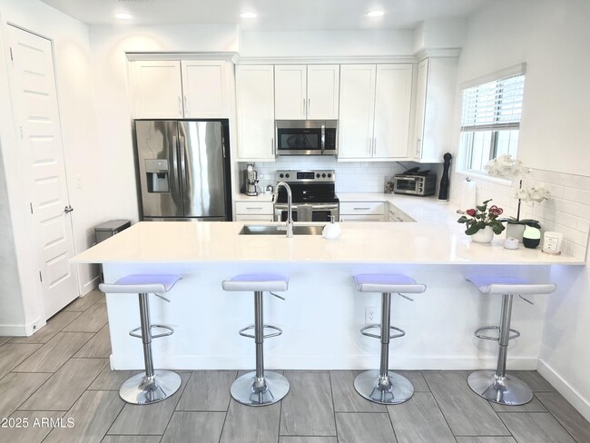 Building Photo - 4100 S Pinelake Way