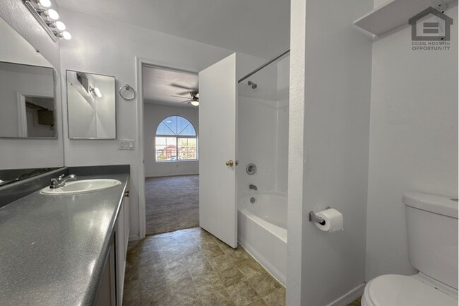 Building Photo - 5Bed/3Bath House at McDowell Rd/Avondale Blvd! Ready for Immediate Move-In!