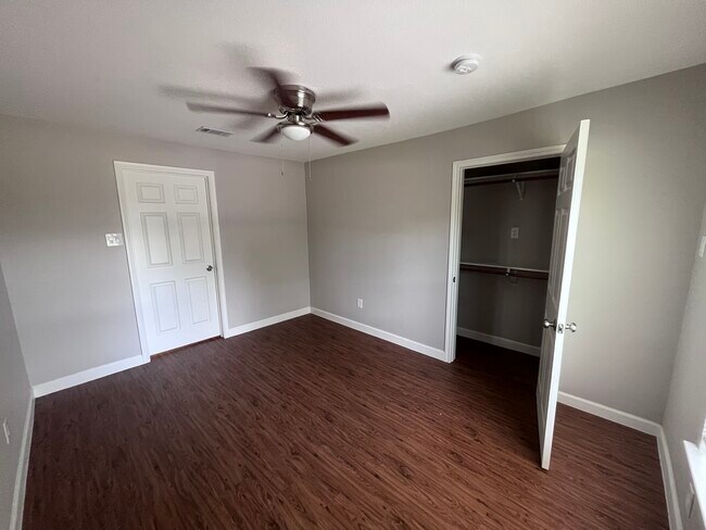 Building Photo - 3633 Thistle St