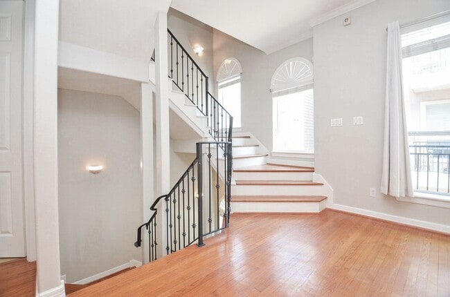 Building Photo - 1148 W 25th St