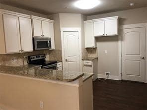 Building Photo - 310 Lily Ln