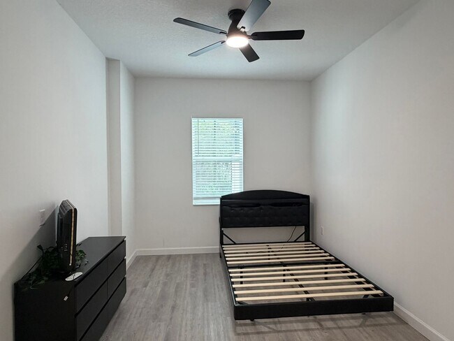 Building Photo - 368 Famagusta Dr