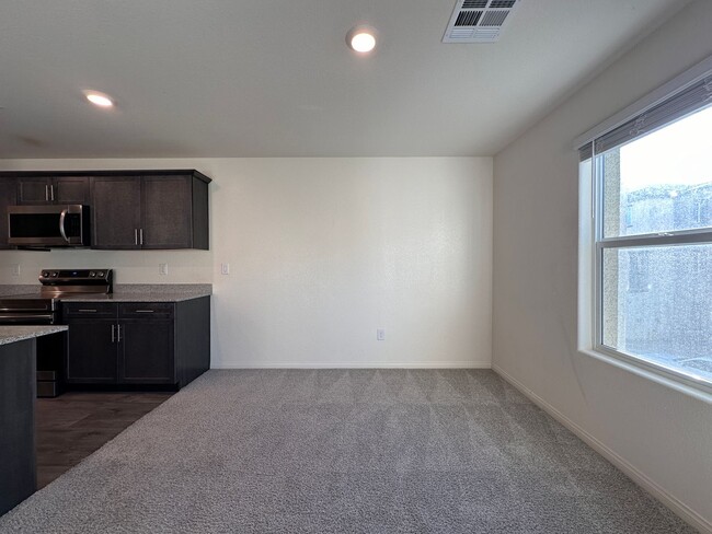 Building Photo - CONTEMPORARY TOWNHOUSE WITH AMENITIES AND ...