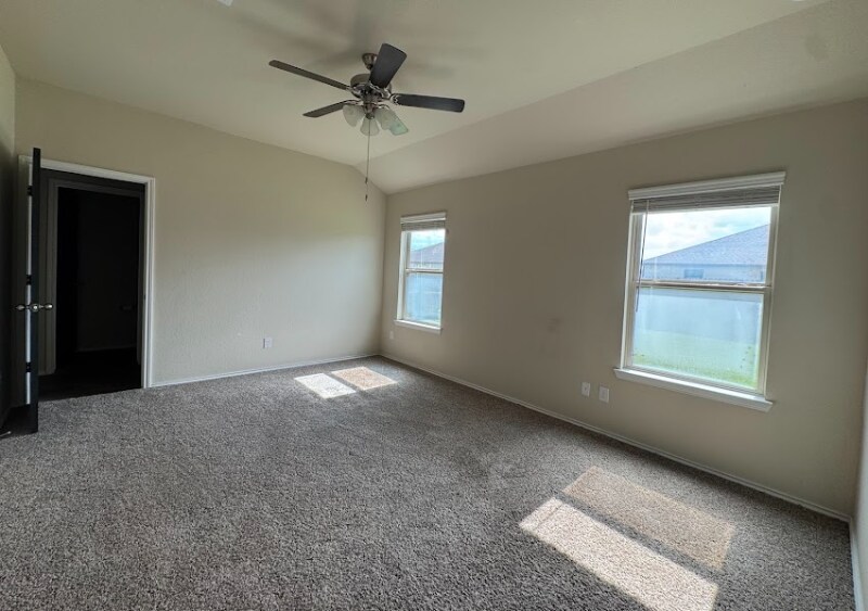 Building Photo - 2420 Mulligan Ln