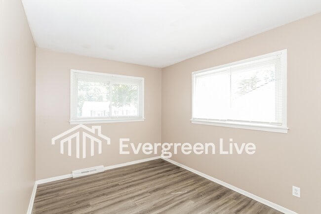 Building Photo - 5987 Sunridge Dr