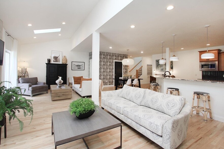 living room - 131 Mill St