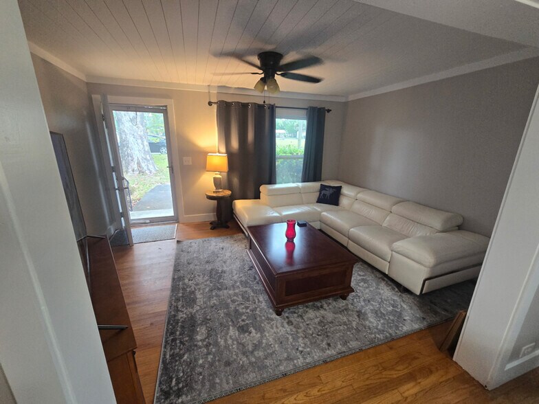 Building Photo - 10 S 12th St