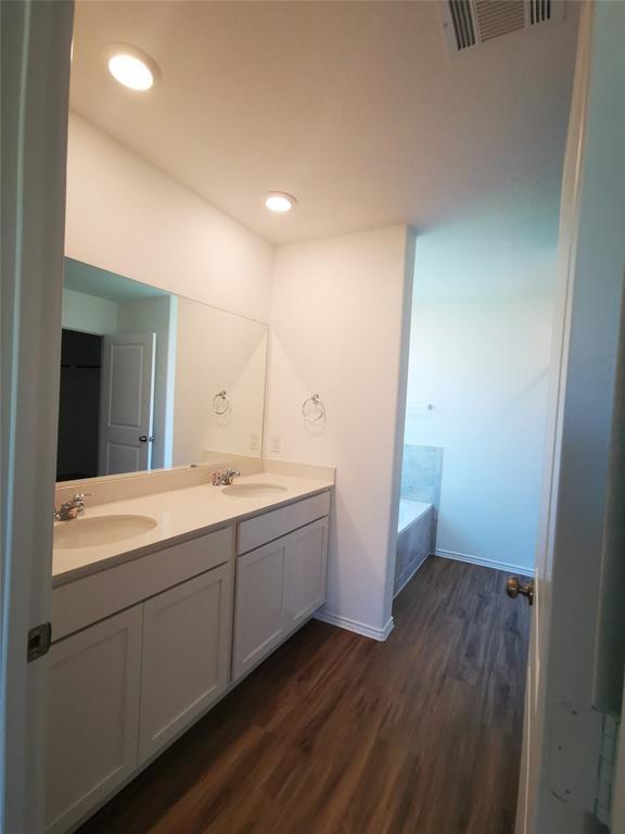 Building Photo - 101 Red Buckeye St