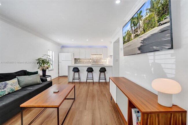 Building Photo - 815 NE 28th St