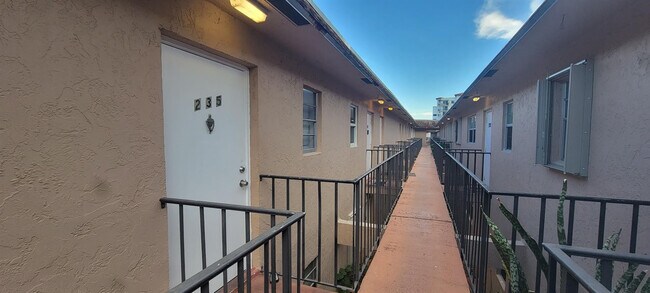 Building Photo - 600 SW 2nd Ave