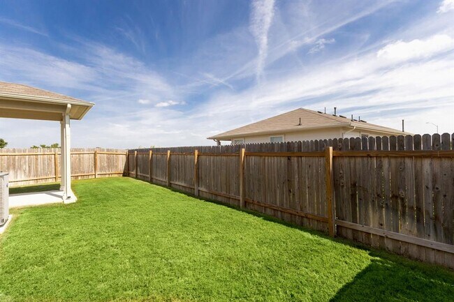 Building Photo - 140 New Hvn St