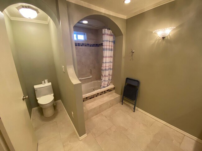 Building Photo - Beautiful 3 Bedroom Home in NE Albuquerque