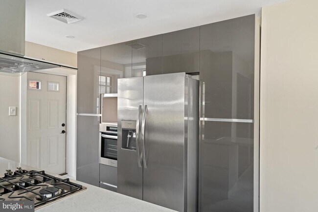 Building Photo - 415 City Ave