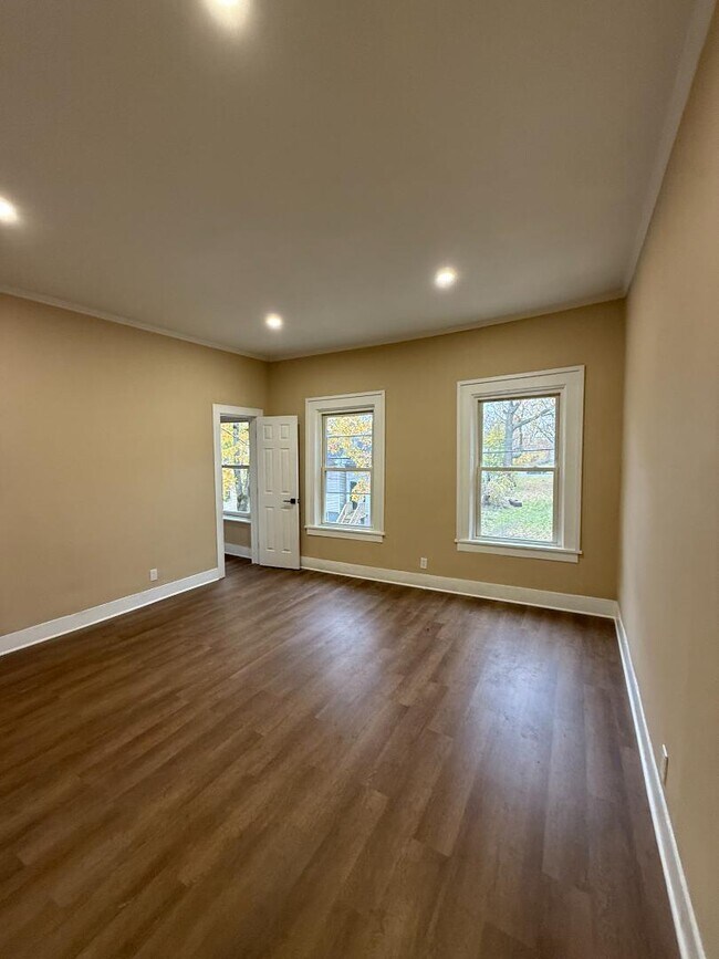 Building Photo - 249 2nd St