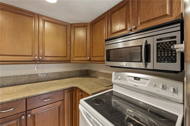 Building Photo - 23821 Hillhurst Dr