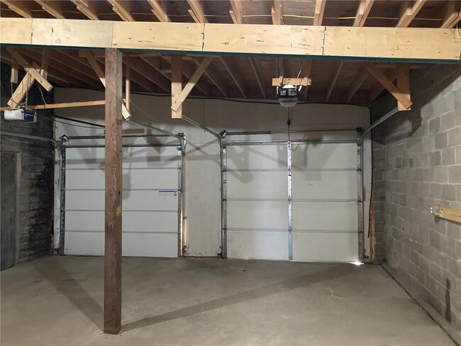 Building Photo - 219 6th St