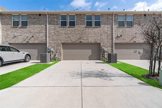 Building Photo - 925 Utica Dr