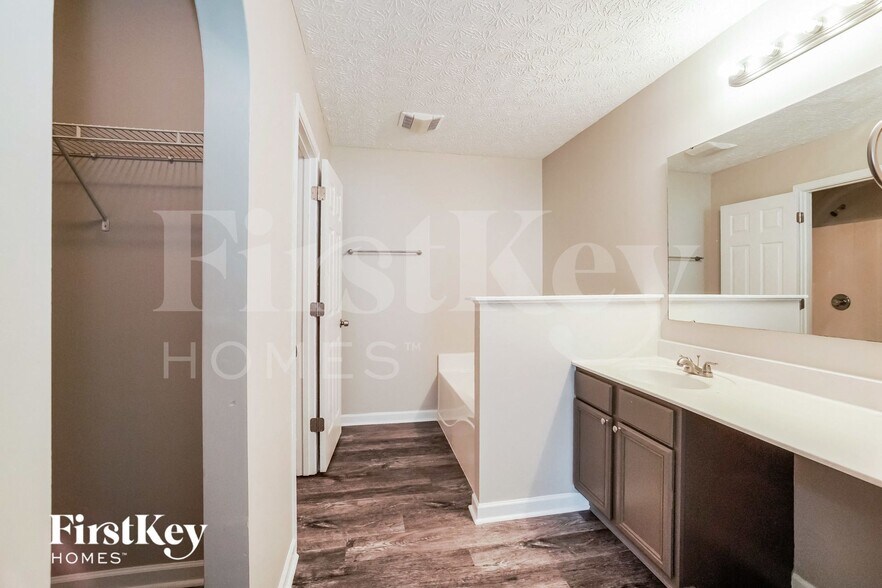 Building Photo - 3253 Kady Ln