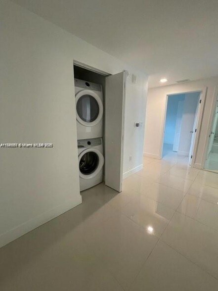 Building Photo - 16385 Biscayne Blvd