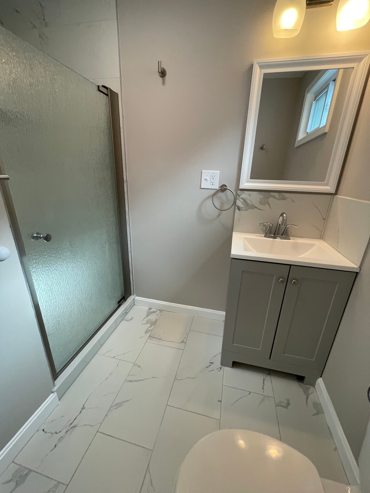 Building Photo - 16 Long Ave