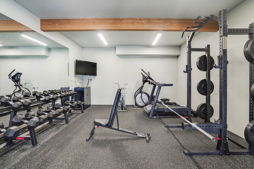 Building Photo - 1132 Thunderbird Ave S